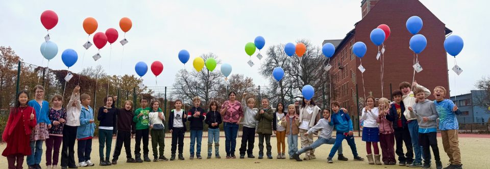Luftballon-Grüße aus der Hansa-Grundschule